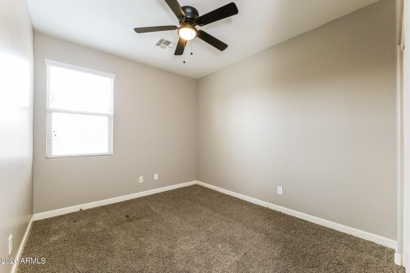 017-photo-bedroom-15112947