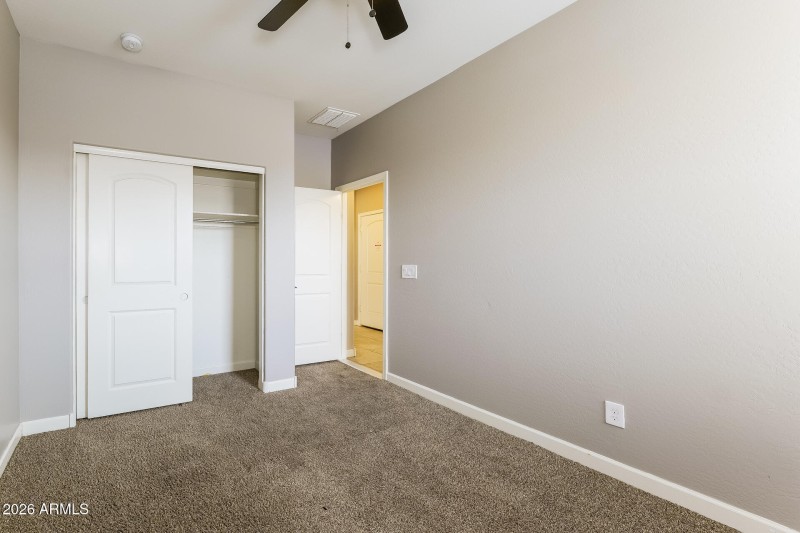 018-photo-bedroom-15112948