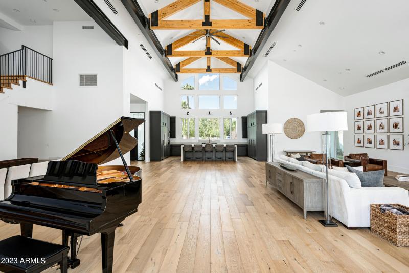 8144 E Del Barquero Dr-15