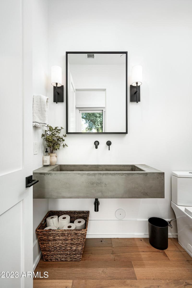 8144 E Del Barquero Dr-29