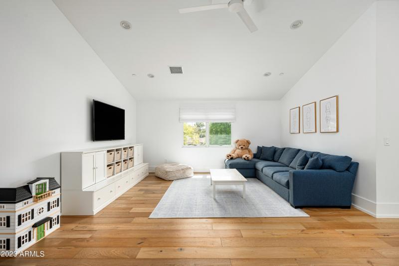 8144 E Del Barquero Dr-40