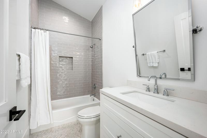 8144 E Del Barquero Dr-48