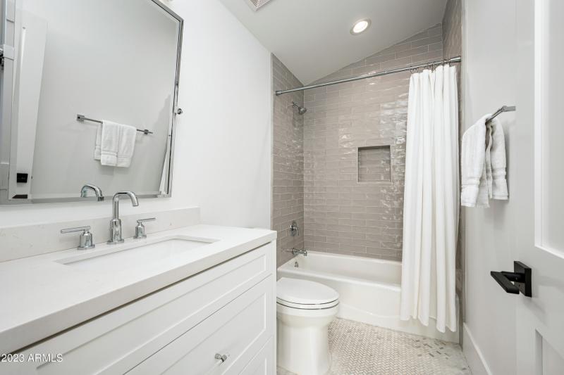 8144 E Del Barquero Dr-44