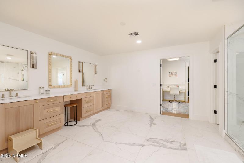 E Hermosa Vista Dr (4041)-15