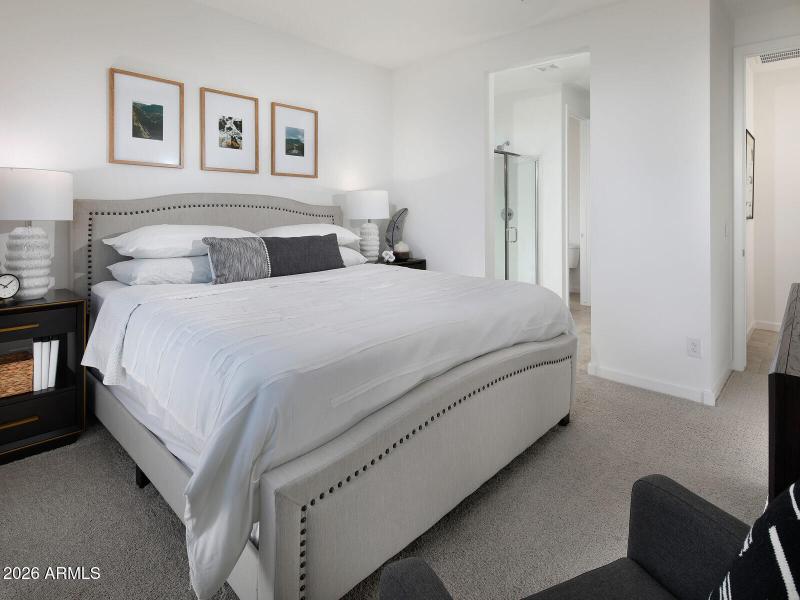 PHX_EnclaveOlive_Carson_Crisp_PrimeBed