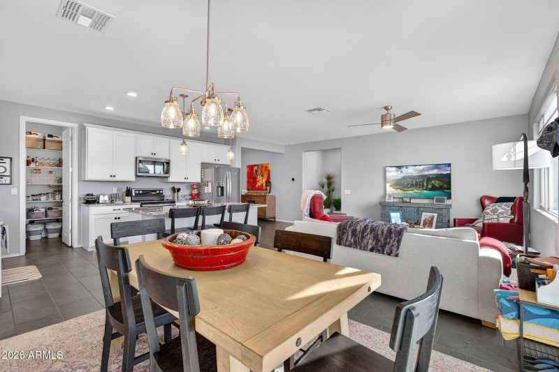 15-web-or-mls-52-N Basilio St