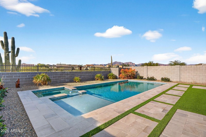 32-web-or-mls-29-N Basilio St