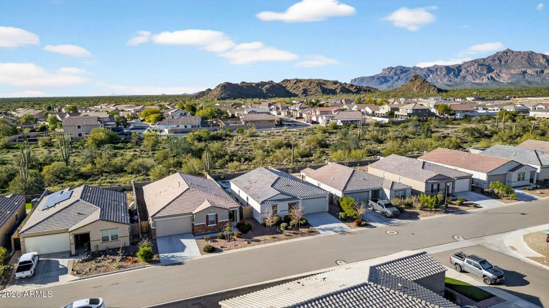 42-web-or-mls-08-N Basilio St