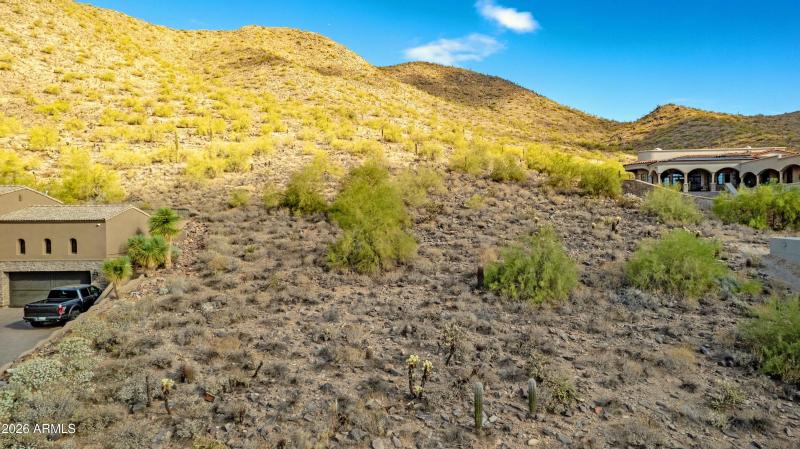 TOTAL PRIVACY FROM ROAD