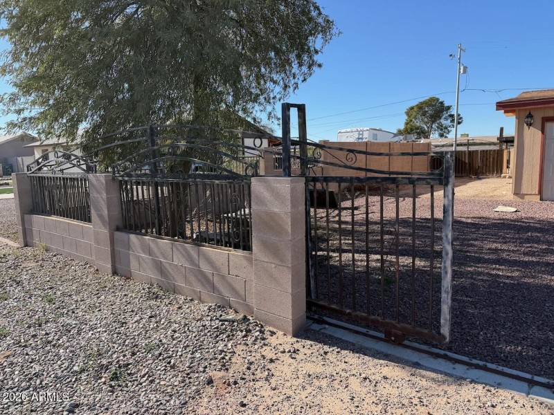 Gate