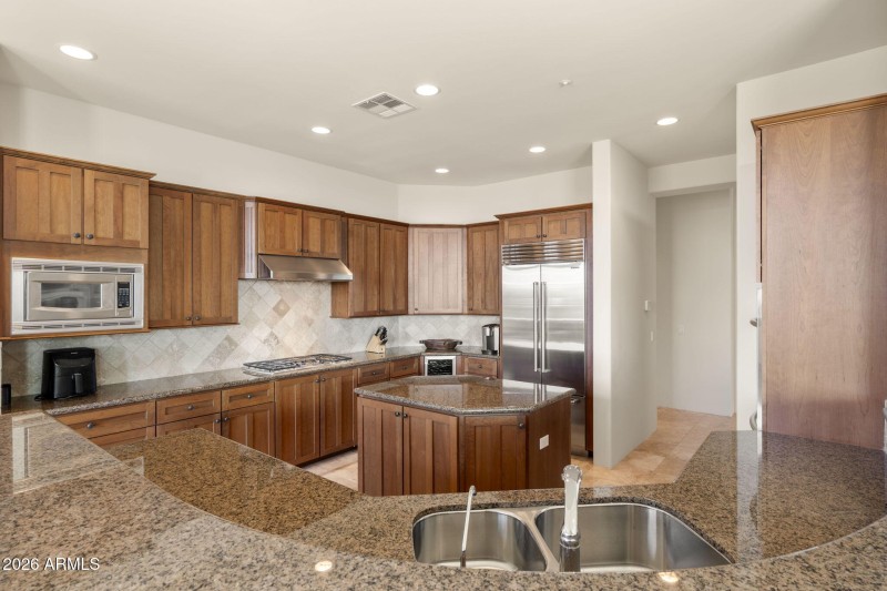 Large Kitchen with Island