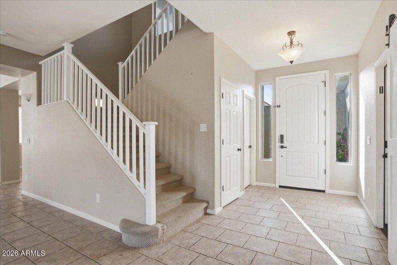 05-10740 E Lobo Ave_RedHogMedia