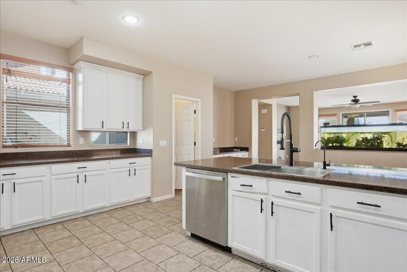 16-10740 E Lobo Ave_RedHogMedia