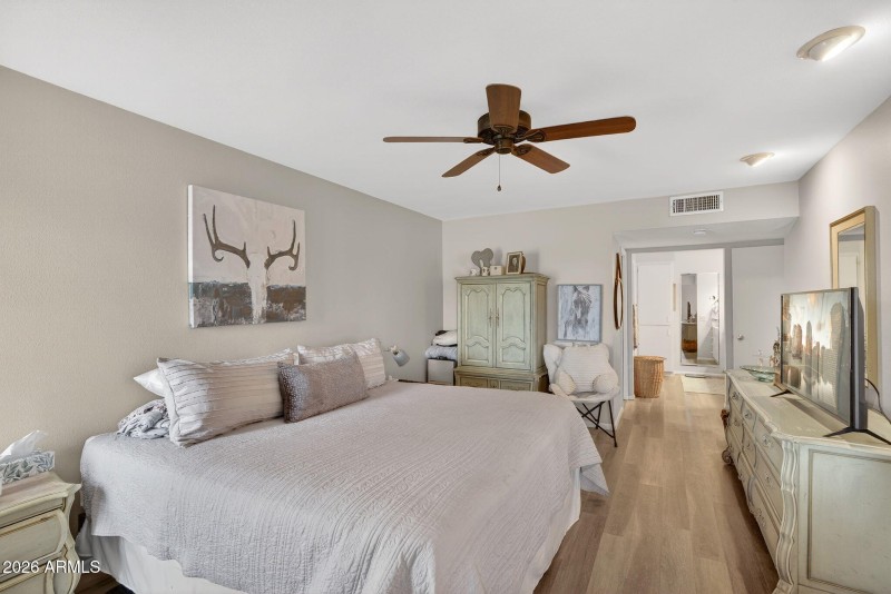 19-web-or-mls-07- N Cameo Dr