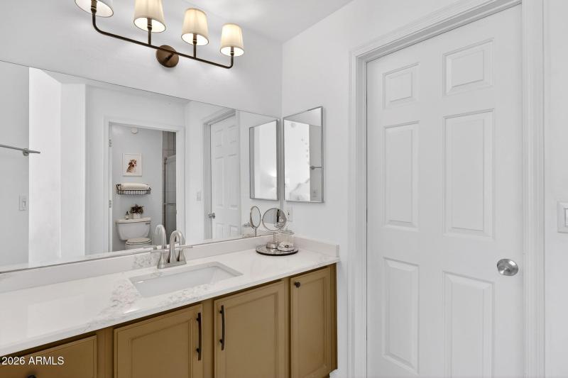 24-web-or-mls-01-N 52nd St unit 230