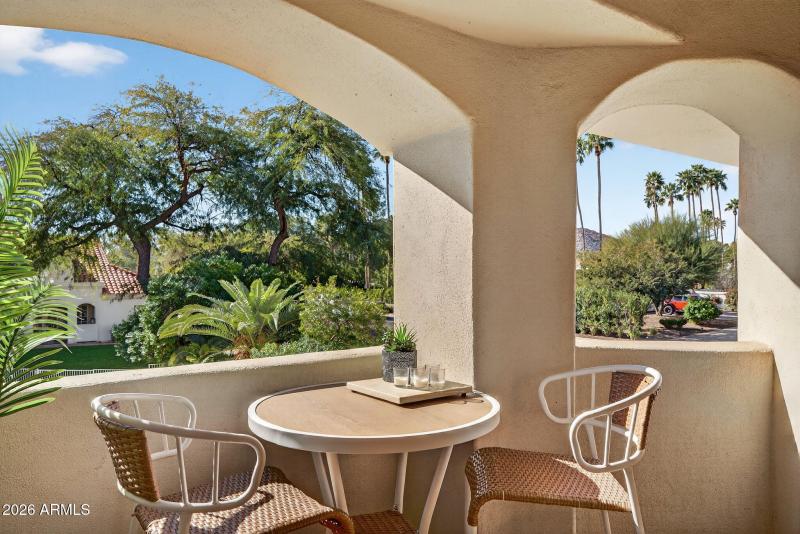 36-web-or-mls-12-N 52nd St unit 230