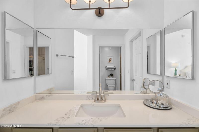 23-web-or-mls-02-N 52nd St unit 230