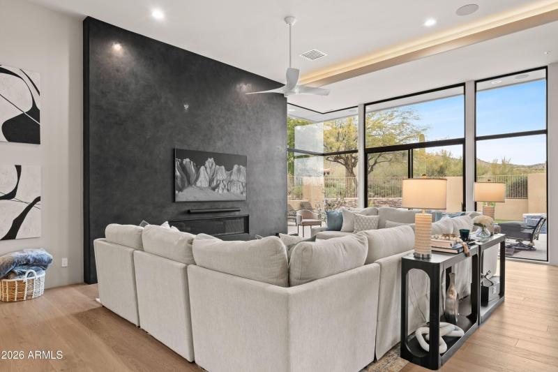 004_Refined Casual Luxury