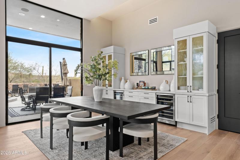 008_Delightful Dining