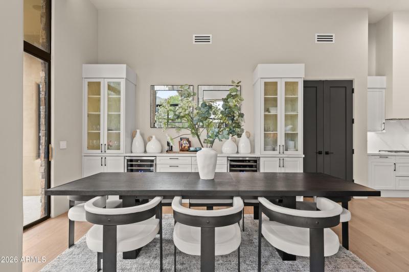 009_Refined Dining Space