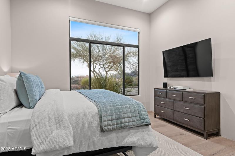 021_Guest Bedroom #1 Vistas