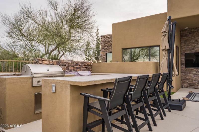 033_Alfresco Grilling ~ Bar Seating