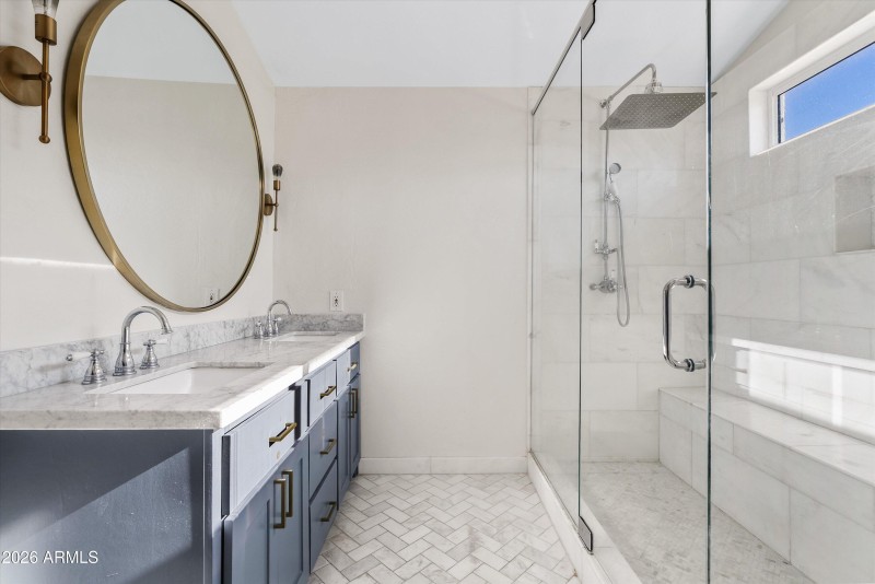 Owners ensuite bathroom