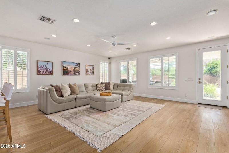 20220917150223928308000000-o