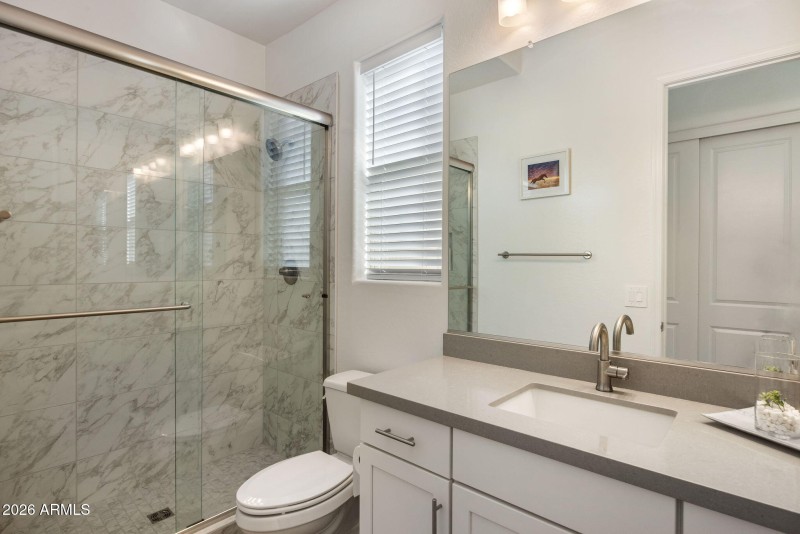 Downstairs en suite bathroom en suite