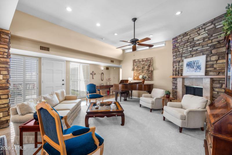 Great Room with 11 Ft Ceiling