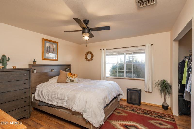 10-web-or-mls-1539-e-arrowhead-ln