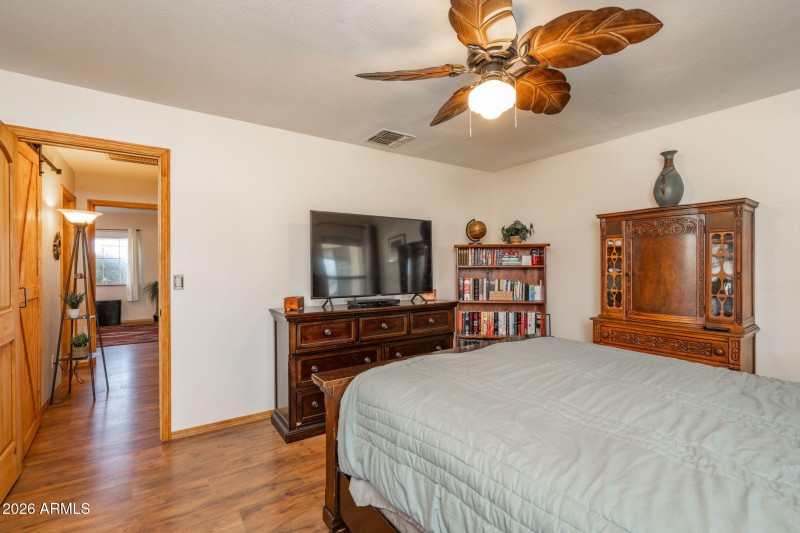 13-web-or-mls-1539-e-arrowhead-ln