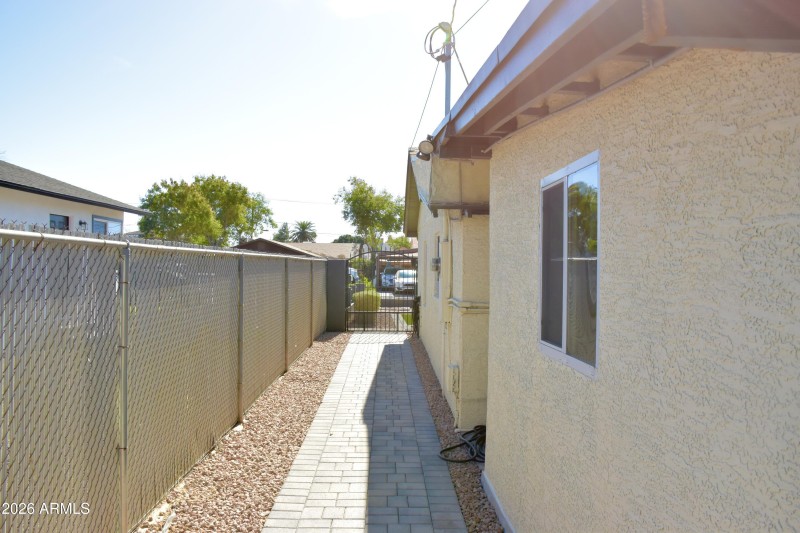 sting 2312 E HARVARD ST 18