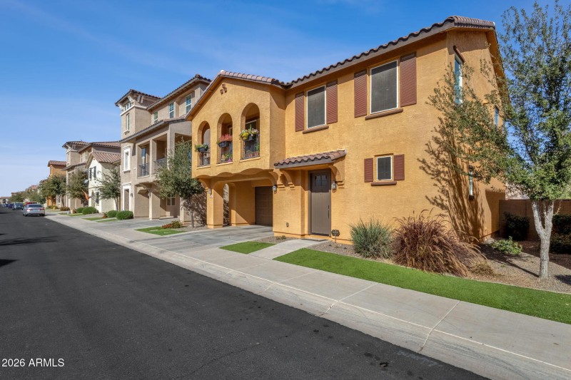 3-web-or-mls-4306-e-erie-st