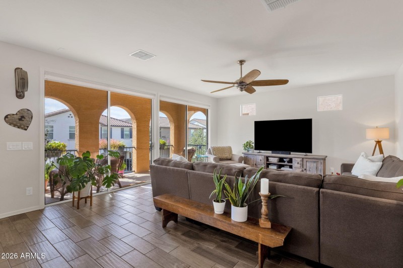 21-web-or-mls-4306-e-erie-st