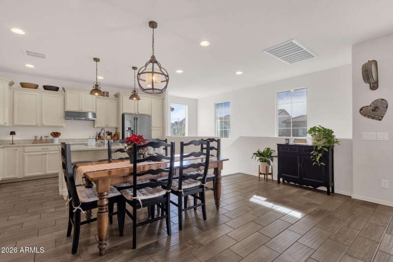 25-web-or-mls-4306-e-erie-st