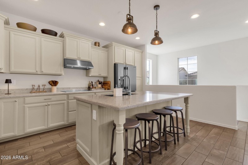 28-web-or-mls-4306-e-erie-st