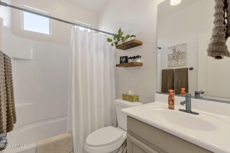 38-web-or-mls-4306-e-erie-st