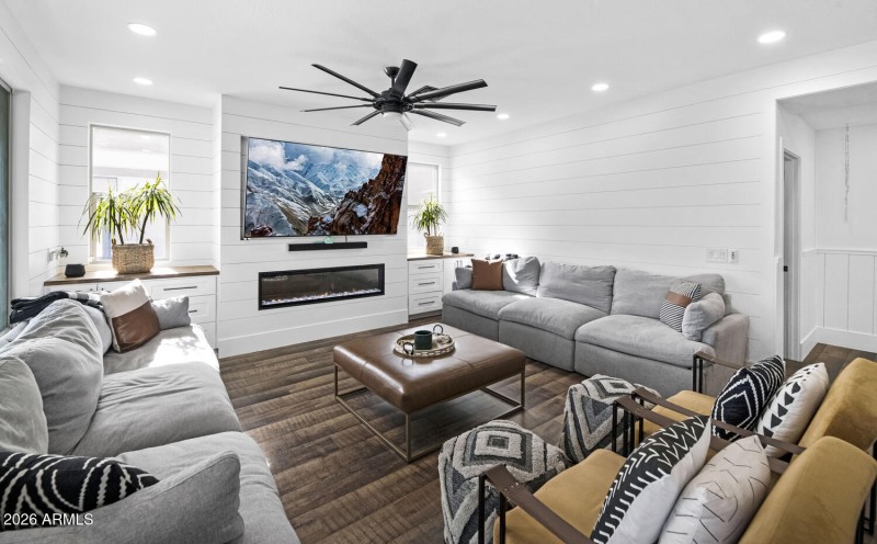 Family Room 4