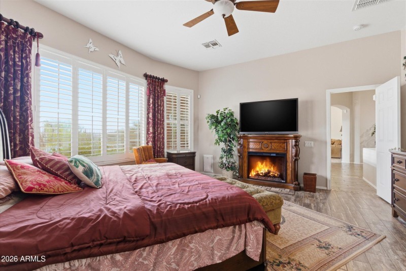 42-DSC02877_with_fire