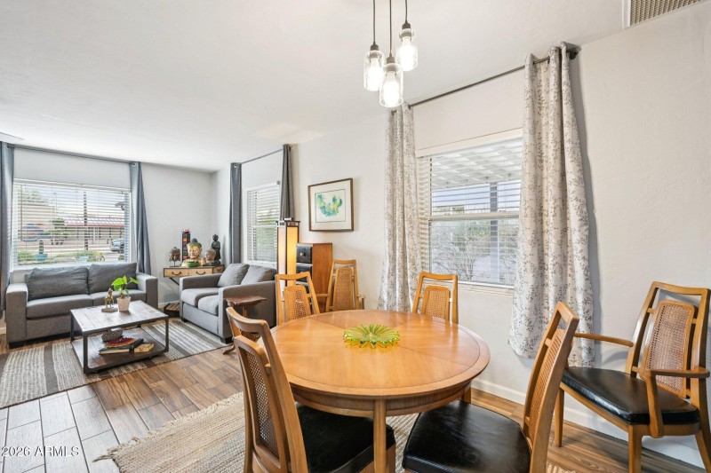 16-web-or-mls-W Clarendon Ave-S2901-016