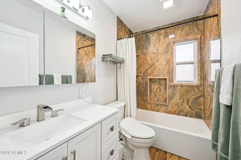 29-web-or-mls-W Clarendon Ave-S2901-029