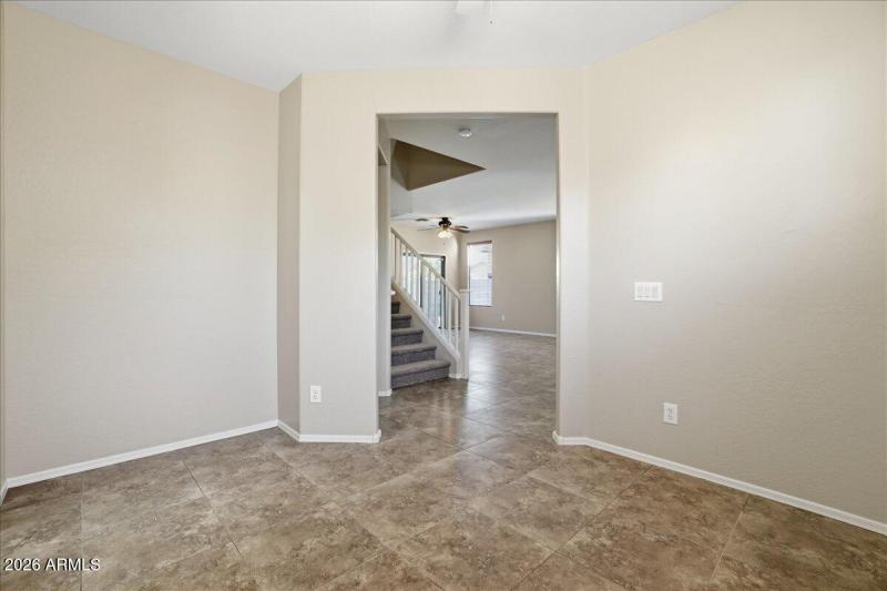 09-1915 E Oxford Ln_RedHogMedia