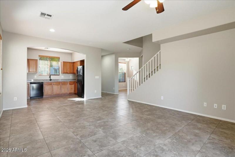 12-1915 E Oxford Ln_RedHogMedia