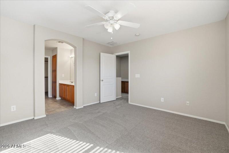 18-1915 E Oxford Ln_RedHogMedia