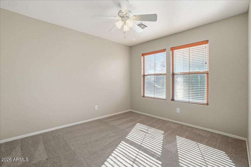 22-1915 E Oxford Ln_RedHogMedia