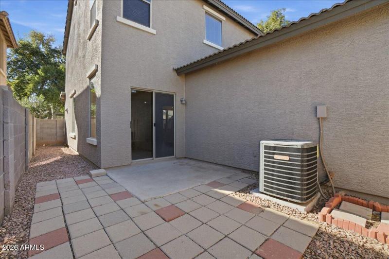 30-1915 E Oxford Ln_RedHogMedia