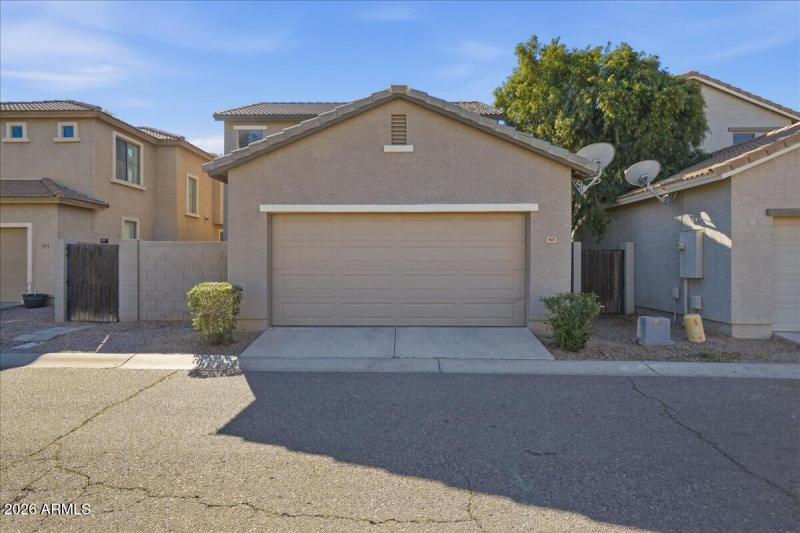 31-1915 E Oxford Ln_RedHogMedia