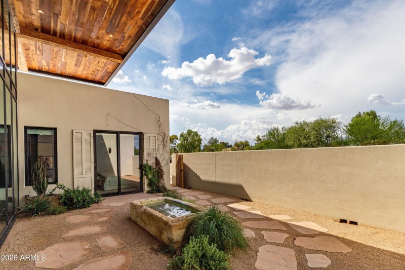 Outdoor entryway