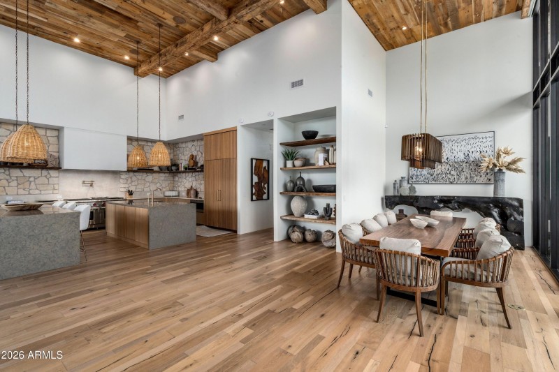 Dining/kitchen